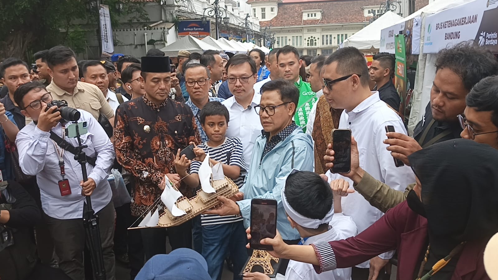 Menko PM Muhaimin Ingin Bandung Jadi Kota Penghubung Industri Kreatif Indonesia