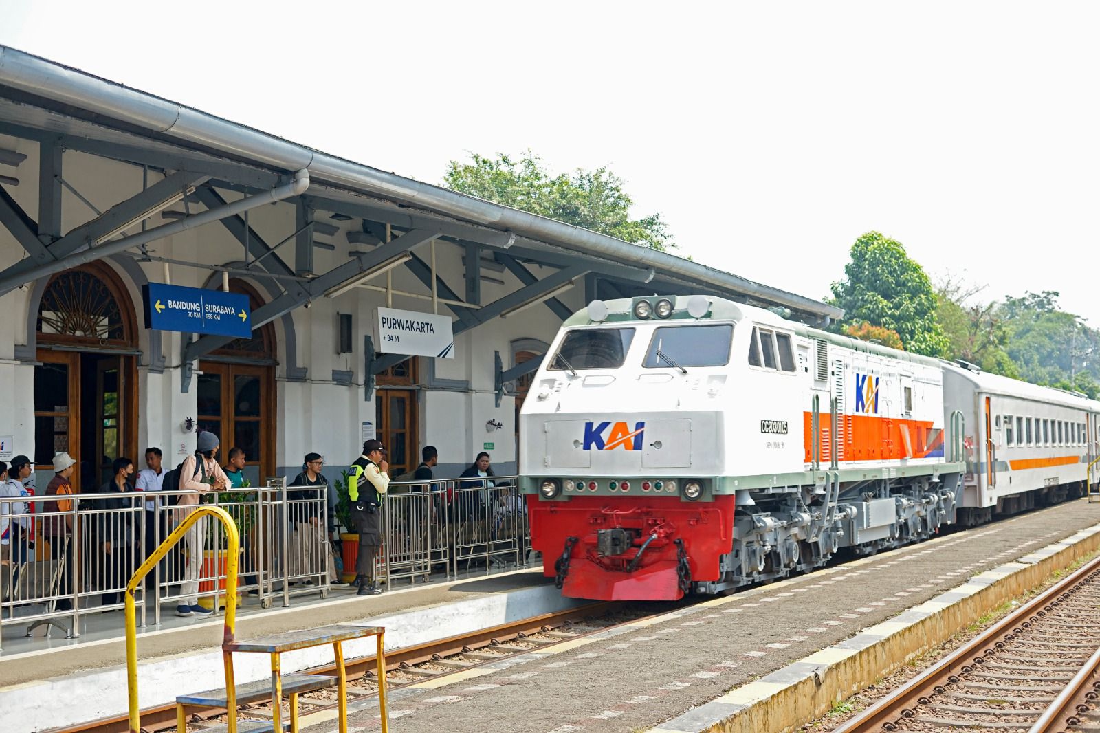 KAI Commuter: Tiket Commuter Line Lokal Harus Sesuai Dengan Identitas Diri Penumpang
